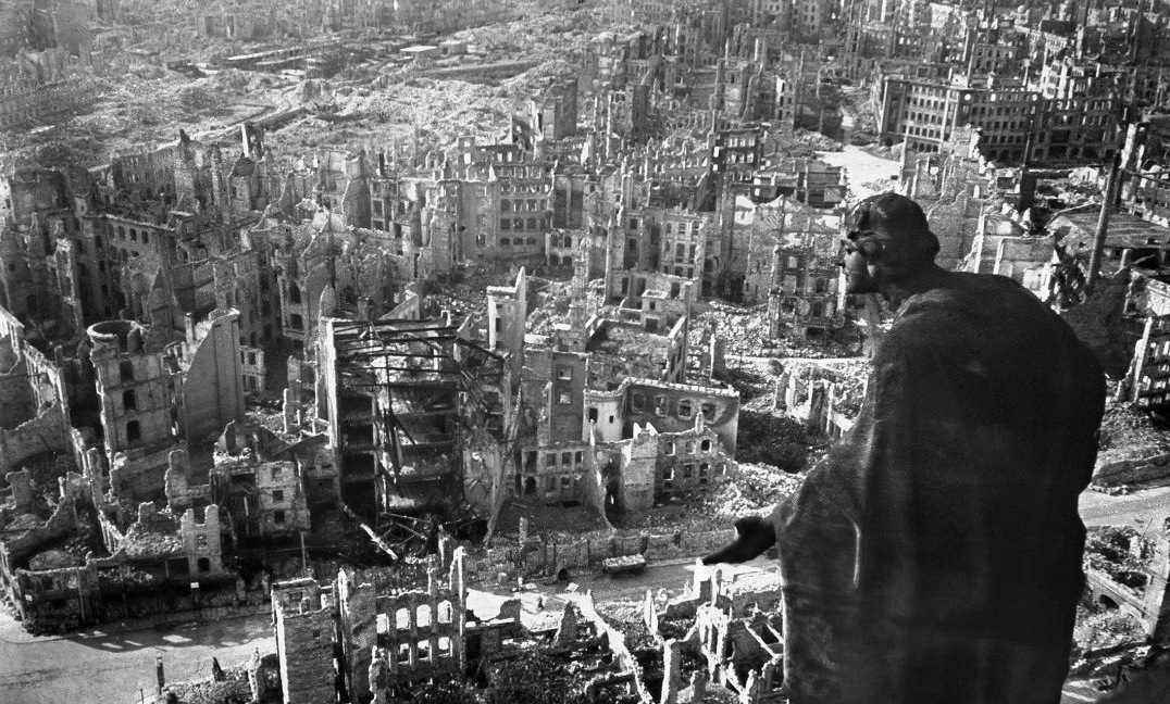 Dresden, 1945